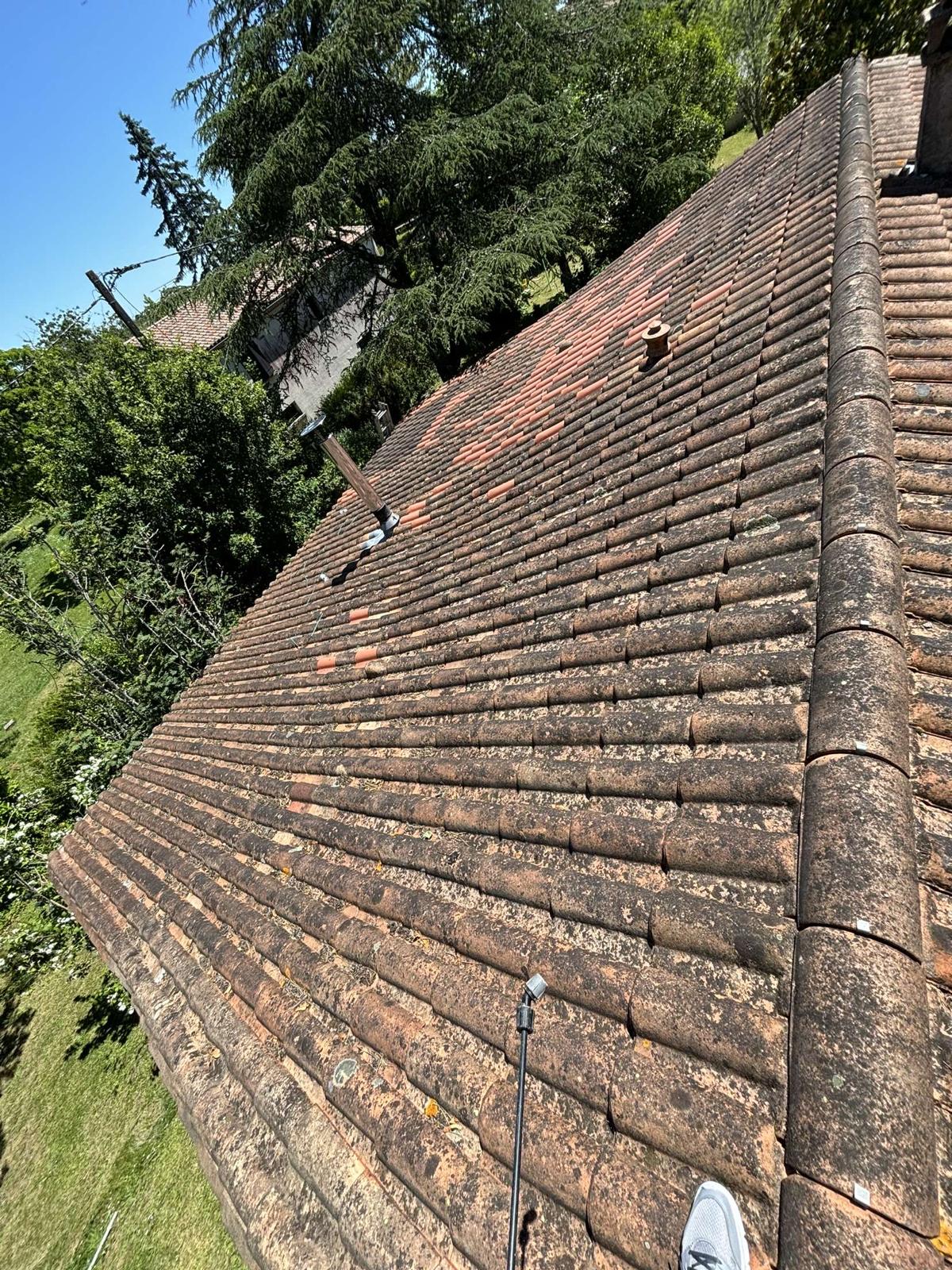 Toiture avant nettoyage à Aixe-sur-Vienne